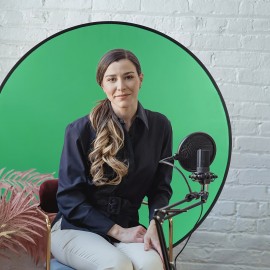 Round Green Screen Backdrop for Streaming and Photography - Durable Polyester Material, Perfect for Podcasting, Video Calls, Meetings, and Home Office Use, Meetage Streaming Setup | Studio Style Backdrop | Lightweight Screen, Green Screen Light